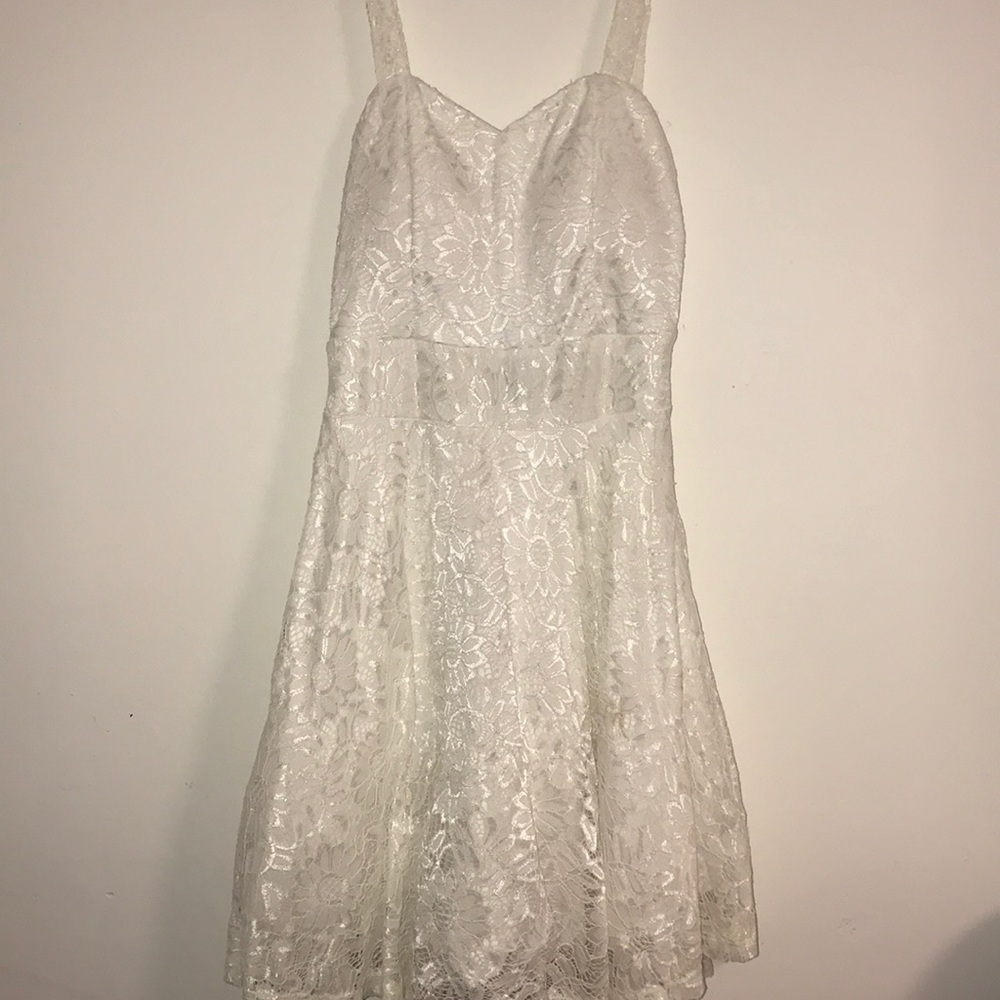 White flowy dress✨